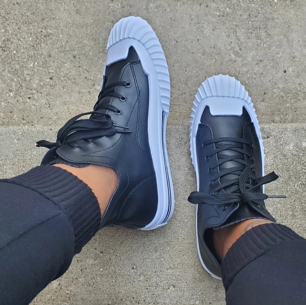 Sneakers - Picture 3 of 4